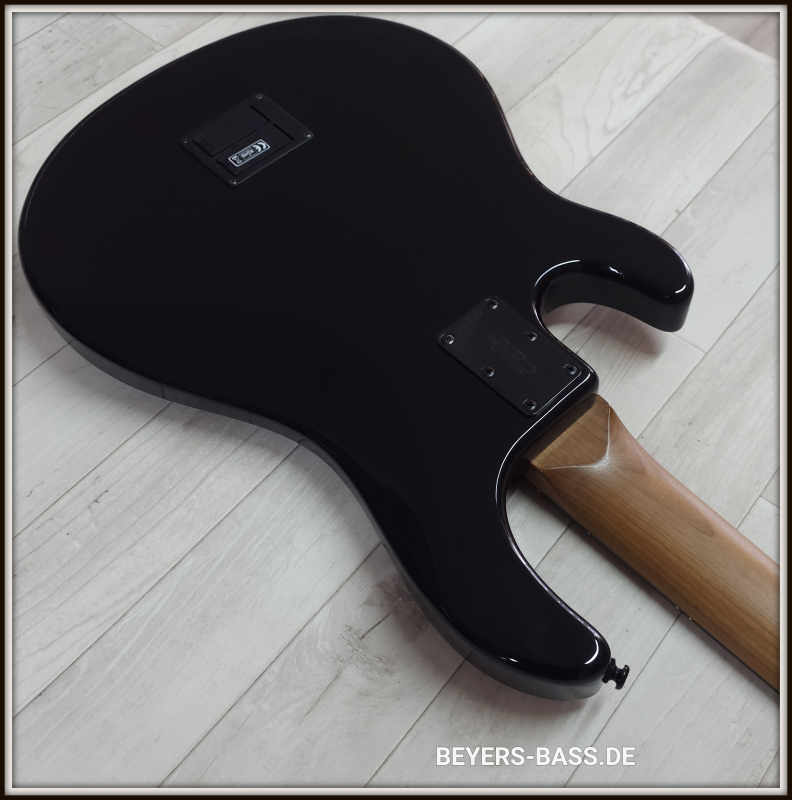Sterling by Music Man Dark Ray 5, Black